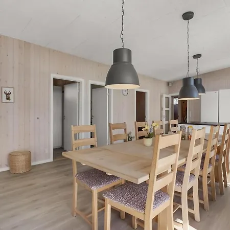 5 Bedroom Amazing In 別荘 ハザスレウ